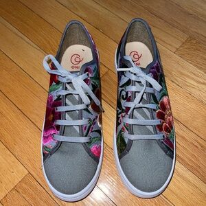 Embroidered artisan floral sneakers